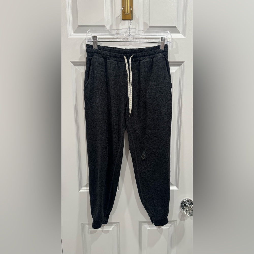 Vuori Women's Performance Joggers in a charcoal heather - flaw